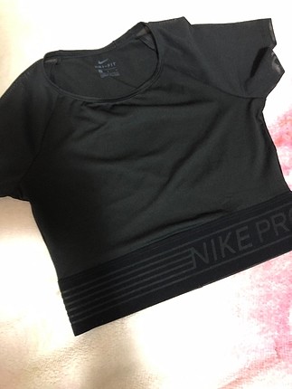 Nike üst