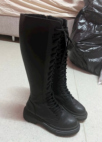 38 Beden Bağcıklı çizme