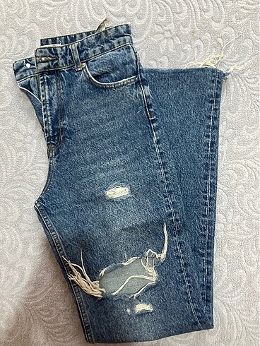 Vatkalı Straight Yırtık Detaylı Jean