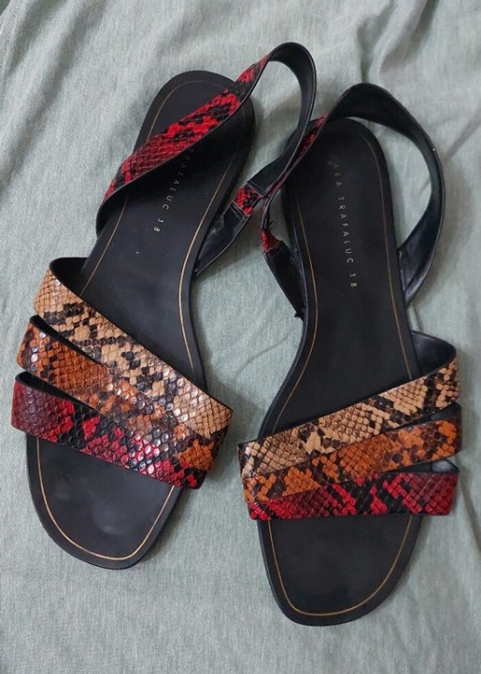 Zara marka 38 numara sandalet - Görsel 1