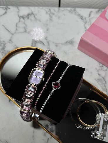 swarovski Saat sadece