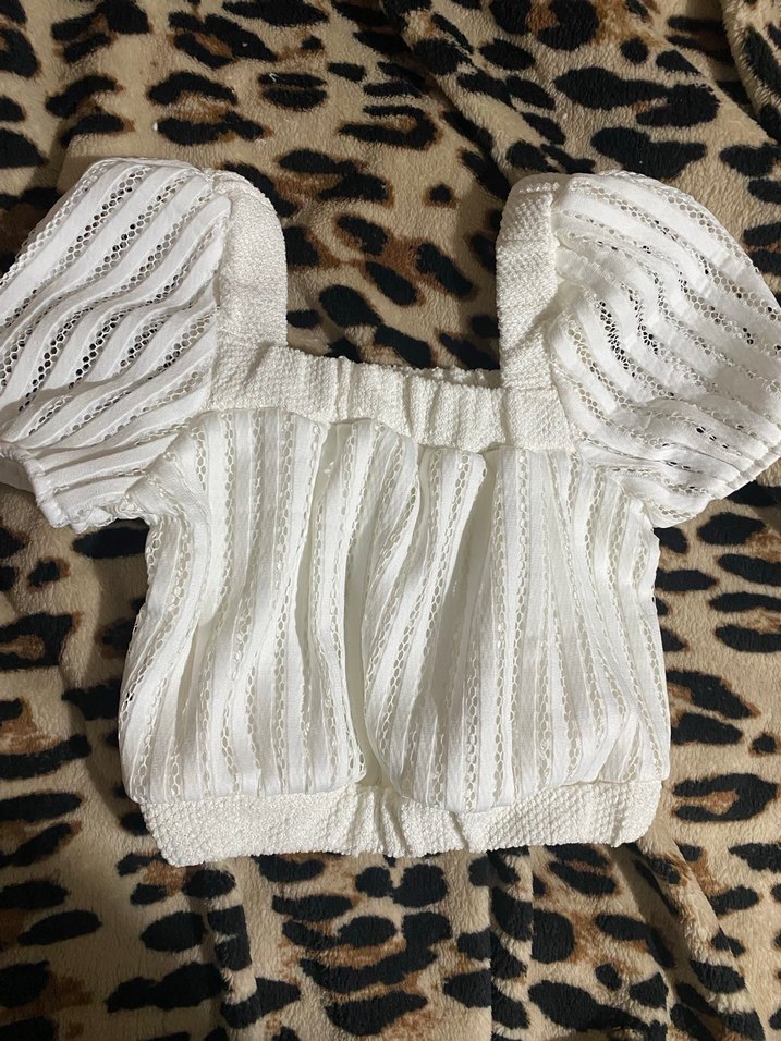 Dantel Detaylı Beyaz Kısa Kollu Bluz - Görsel 2