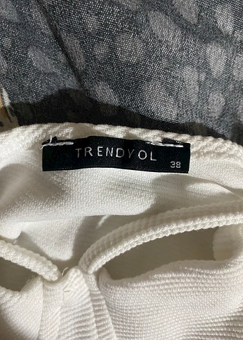 Beyaz Drapeli Uzun Kollu Straplez Bluz - Görsel 2