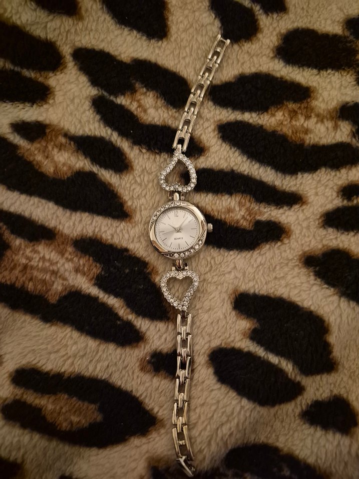 Kalpli Taşlı Kadın Kol Saati - Görsel 3