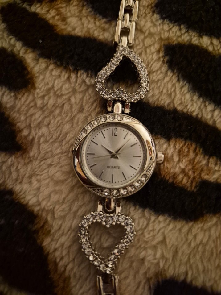 Kalpli Taşlı Kadın Kol Saati - Görsel 2