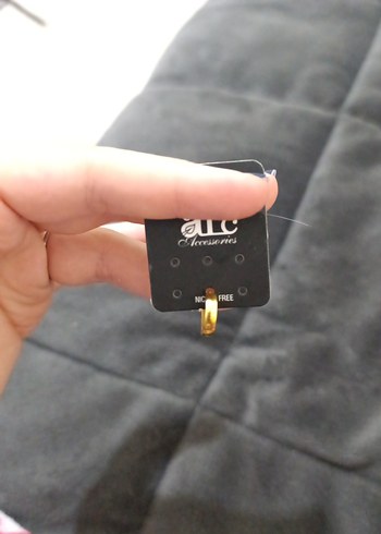 Minimalist Altın Erkek Küpe - Görsel 2