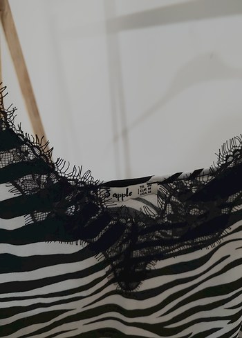 Dantel Detaylı Zebra Desenli Mini Askılı Bluz - Görsel 2