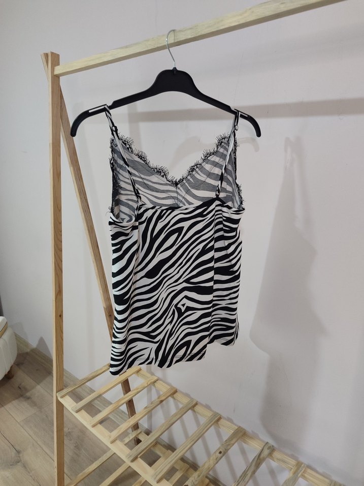 Dantel Detaylı Zebra Desenli Mini Askılı Bluz - Görsel 3