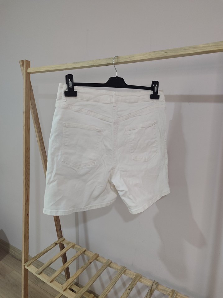 Beyaz Pamuklu Mini Bermuda Şort - Görsel 2