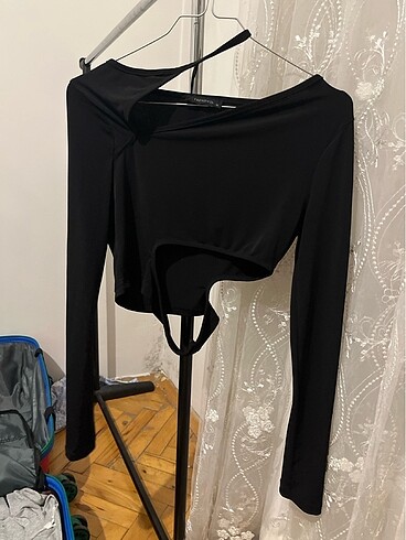Trendyol & Milla Siyah dekolteli crop