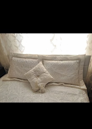 İşlemeli Beyaz Yatak Örtüsü - Görsel 4