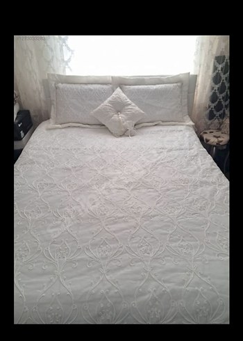 İşlemeli Beyaz Yatak Örtüsü - Görsel 3