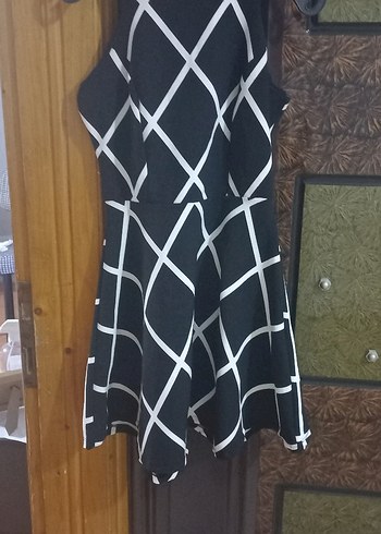 Siyah Beyaz Kareli Midi V Yaka Elbise - Görsel 2