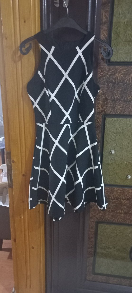 Siyah Beyaz Kareli Midi V Yaka Elbise - Görsel 2