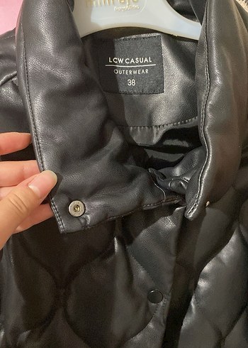 LC Waikiki Siyah deri şişme mont