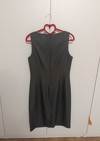 V Yaka Detaylı Gri Midi Elbise - Görsel 3