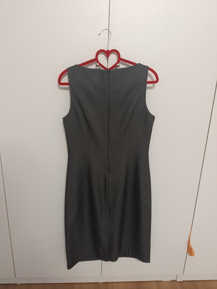 V Yaka Detaylı Gri Midi Elbise - Görsel 3