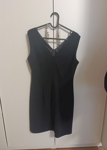 V Yaka Siyah Beyaz Desenli Kalem Elbise - Görsel 2