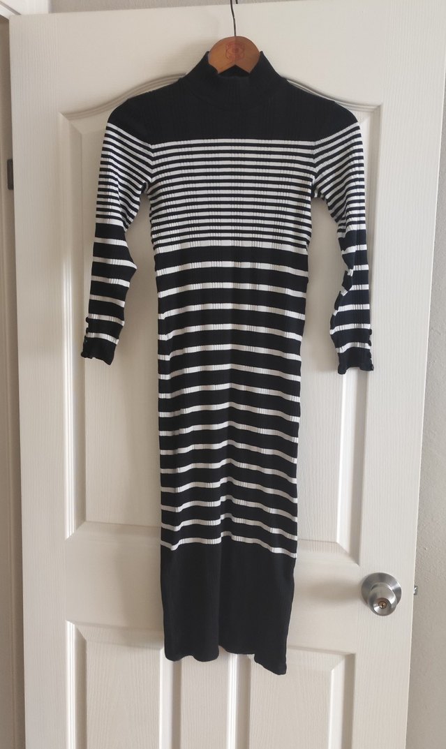 Yüksek Yakalı Çizgili Triko Kadın Elbise - Görsel 3