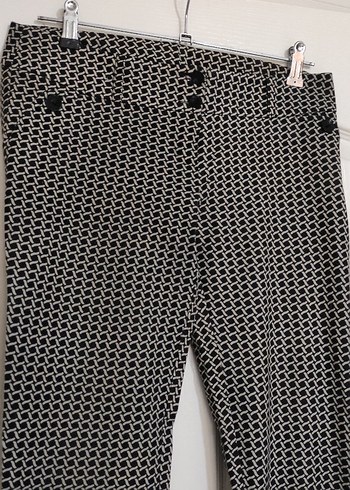 Siyah Beyaz desenli pantolon - Görsel 3