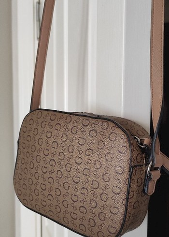 Guess Baskılı Kahverengi Deri Kadın Çapraz Çanta - Görsel 3