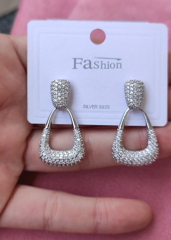 Mini Parlak Gri Payetli Modern Klasik Küpe - Görsel 4