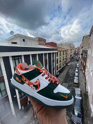 Nike kirazlı