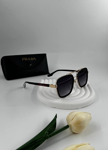 PRADA GÜNEŞ GÖZLÜĞÜ 