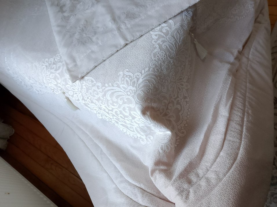 Taç marka işlemeli Yatak Örtüsü - Görsel 2