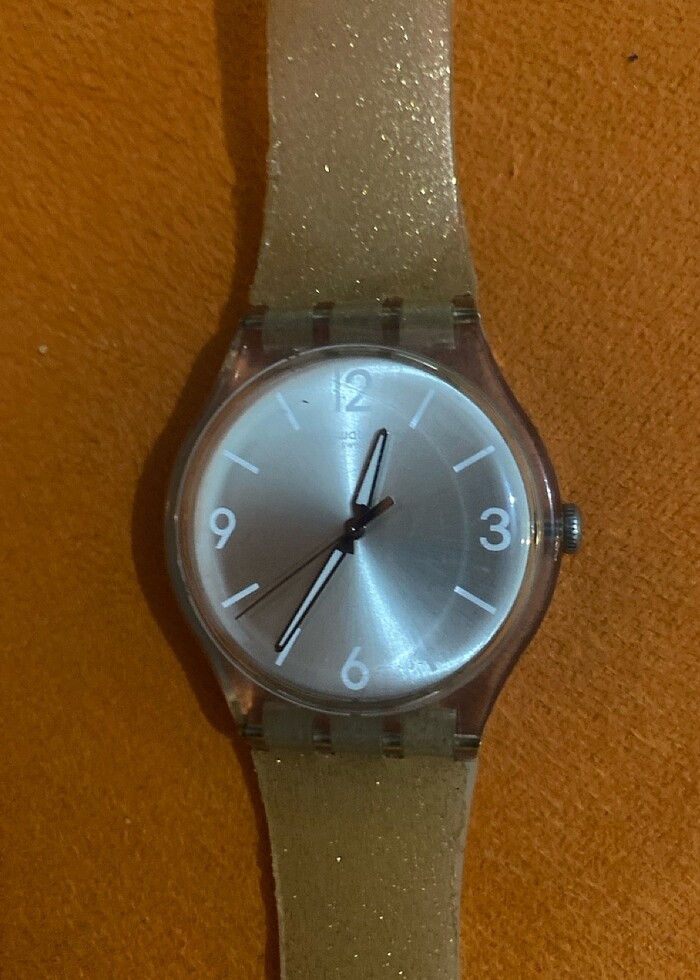 simli kordonlu swatch saat - Görsel 3