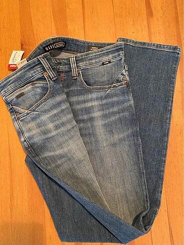 32 Beden ORJİNAL MAVİ JEANS MARCUS