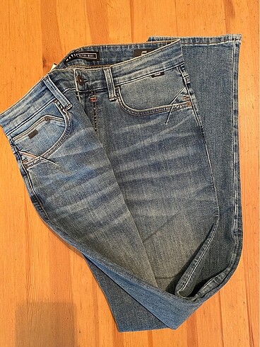 32 Beden ORJİNAL MAVİ JEANS JAKE