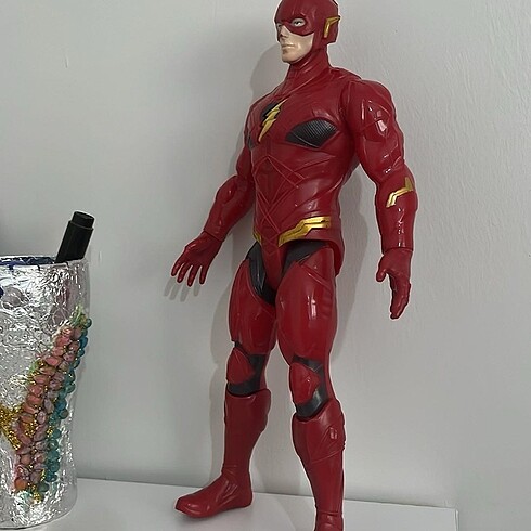 Flash 30 cm. Eklemleri hareketli marvel oyuncağı