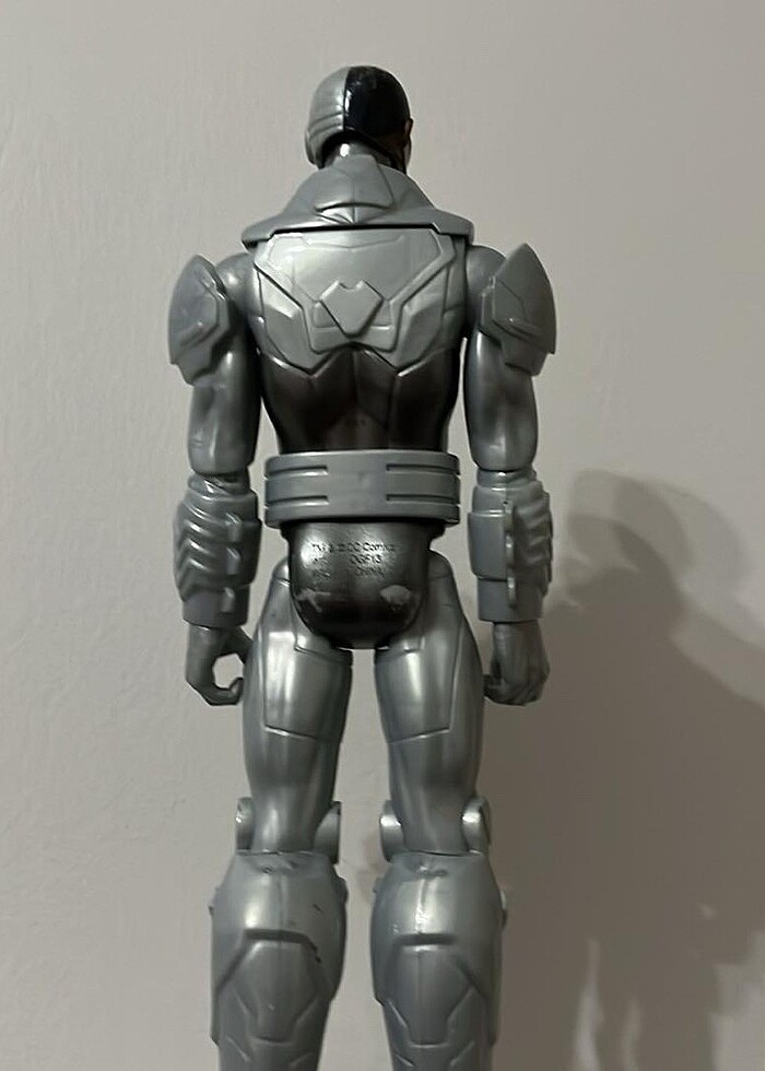 Kaptan amerika ve cayborg ikisi bir arada - Görsel 3