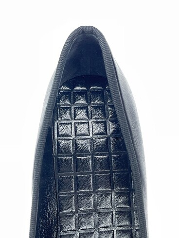 36 Beden siyah Renk Chanel Babet %70 İndirimli.