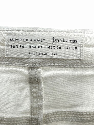36 Beden beyaz Renk Stradivarius Jean / Kot %70 İndirimli.