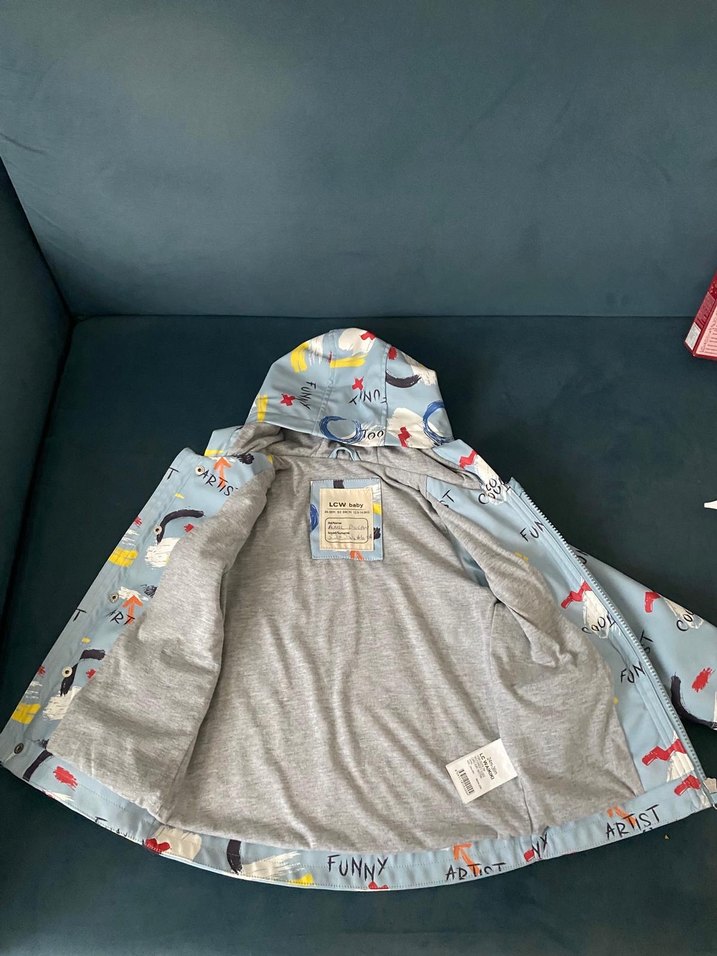 Kapüşonlu Erkek Çocuk Baskılı Yağmurluk - Görsel 2