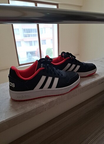 Adidas spor ayakkabı