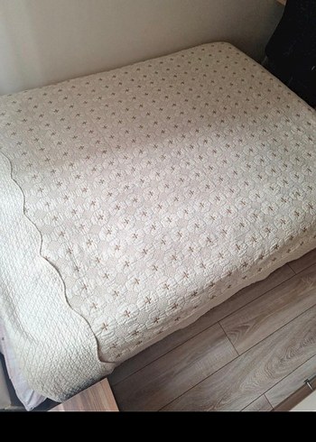 İşlemeli Bej renk Yatak Örtüsü - Görsel 5