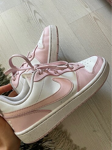 Nike Court Borough Low Pembe