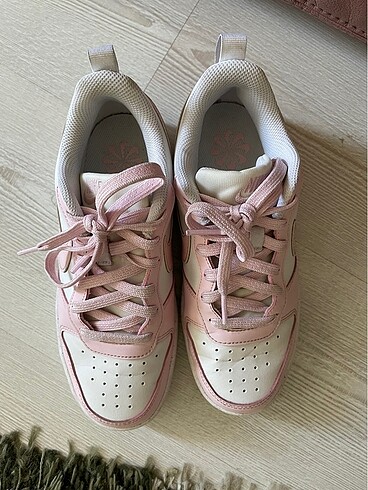 37,5 Beden Nike Court Borough Low Pembe