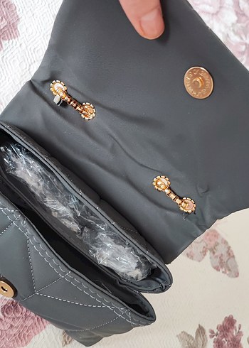 Zincir Detaylı Siyah Nakışlı Kadın Çanta - Görsel 2