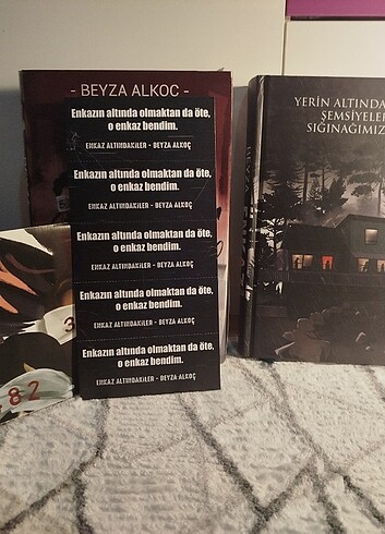 Enkaz Altındakiler 1 Ciltli Posterli