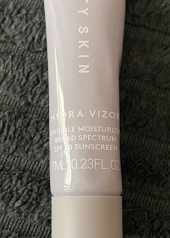 Fenty Skin Hydra Vizor SPF 30 şeffaf Krem - Görsel 3