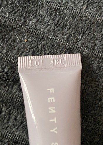 Fenty Skin Hydra Vizor SPF 30 şeffaf Krem - Görsel 6