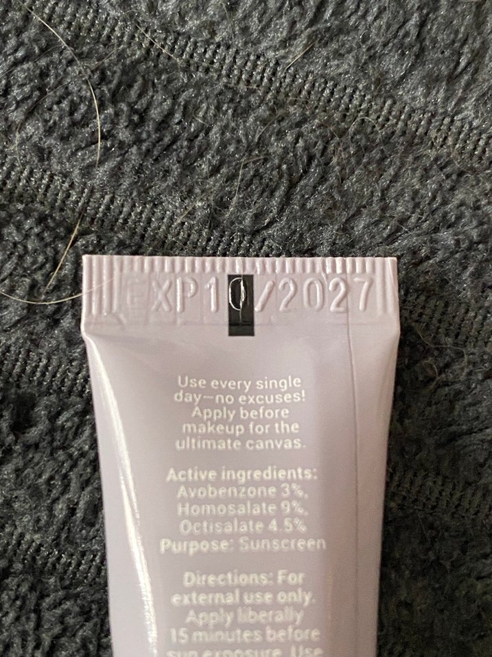 Fenty Skin Hydra Vizor SPF 30 şeffaf Krem - Görsel 5