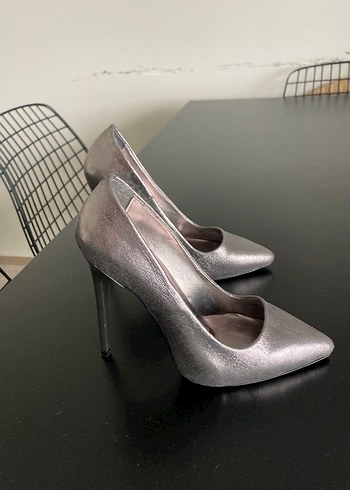 Gri Parlak Stiletto Kadın Topuklu Ayakkabı - Görsel 5