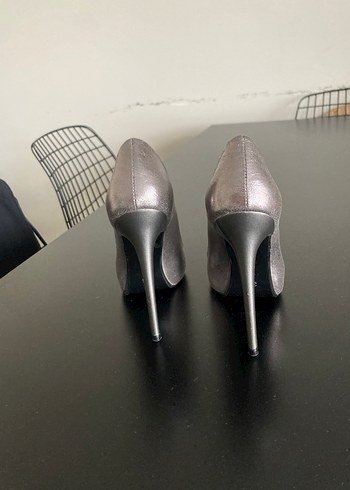 Gri Parlak Stiletto Kadın Topuklu Ayakkabı - Görsel 4