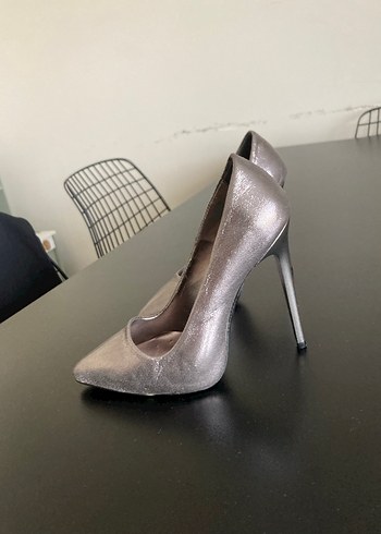 Gri Parlak Stiletto Kadın Topuklu Ayakkabı - Görsel 2