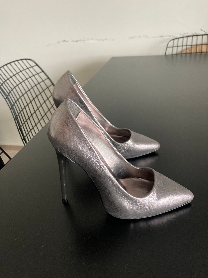 Gri Parlak Stiletto Kadın Topuklu Ayakkabı - Görsel 5